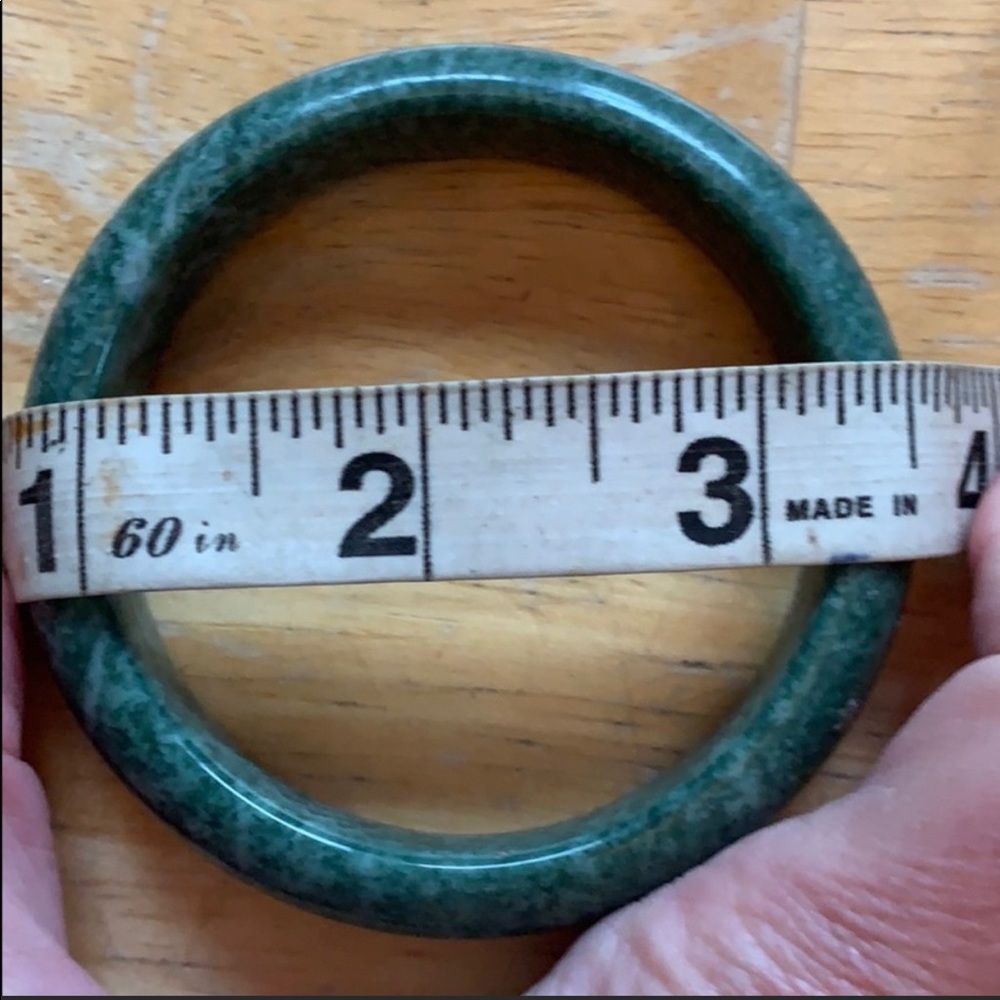 Green Genuine Jade Bangle - Picture 2 of 8